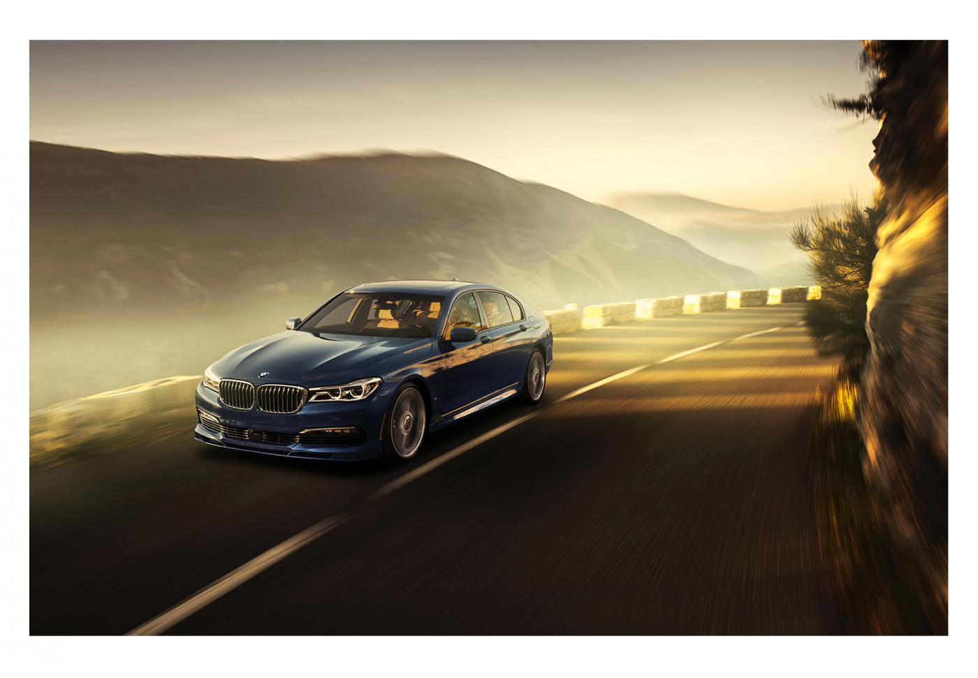 Модульная картина BMW на горной дороге